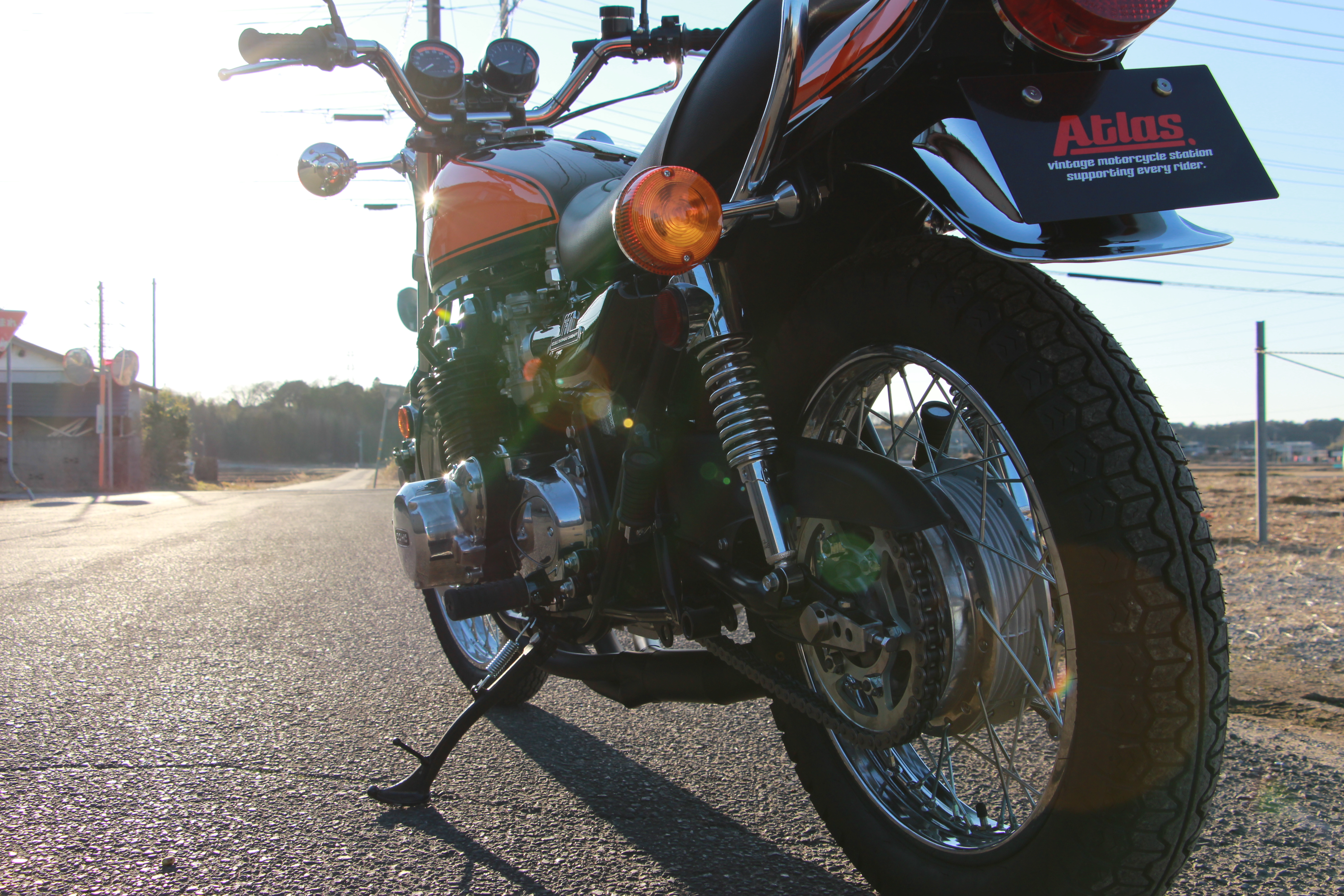 バイクを後ろから見た様子