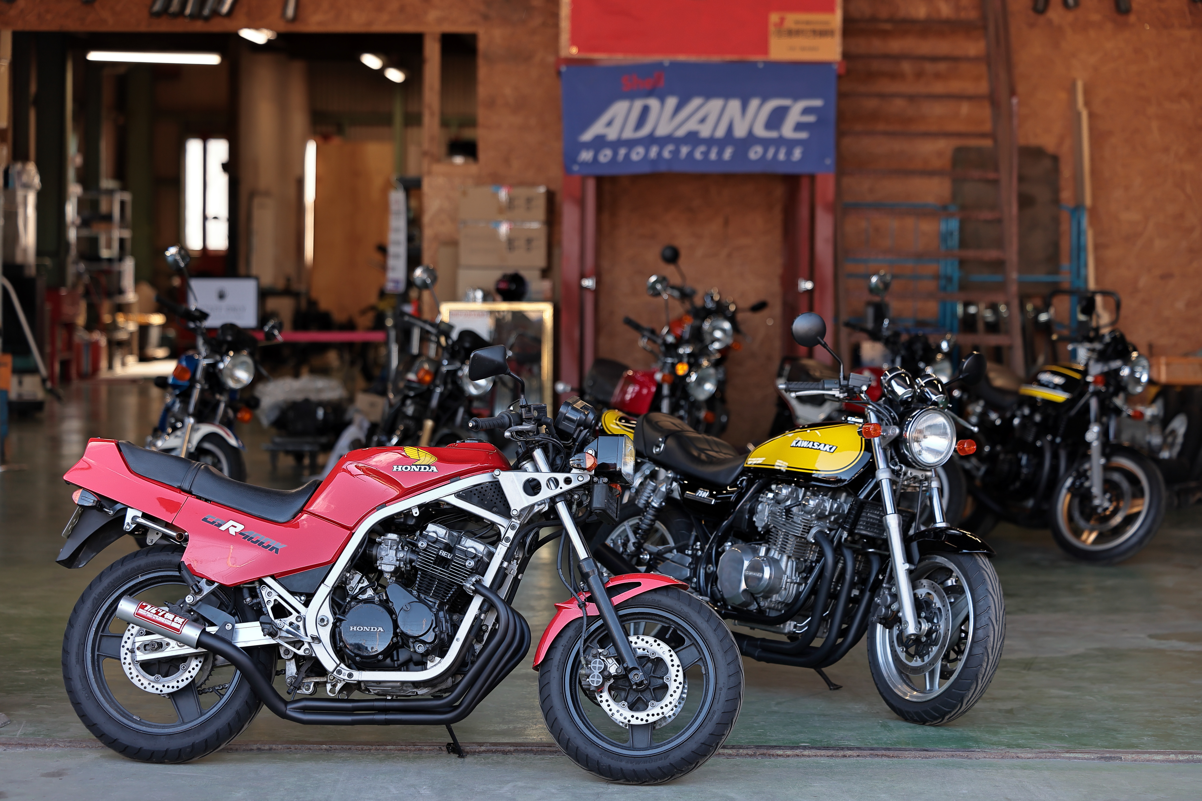 バイクを後ろから見た様子